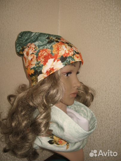 Продаю новый комплект шапка + снуд