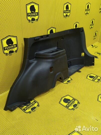 Обшивка багажника боковая нижняя правая Mitsubishi