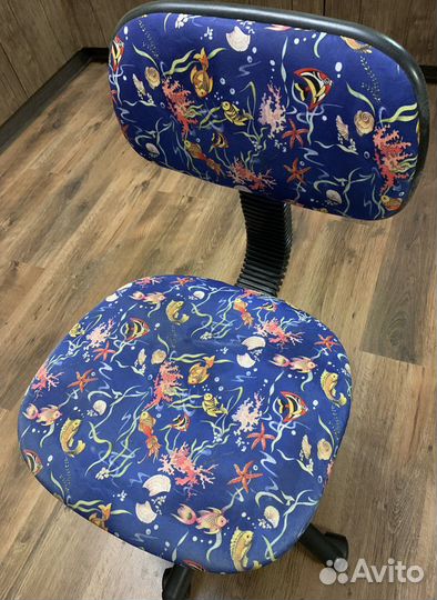 Офисное кресло