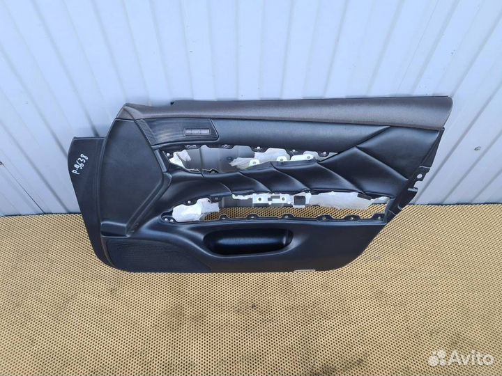 Обшивка двери передняя правая Infiniti M25 M37 Q70