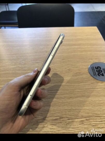 Телефон iPhone XR