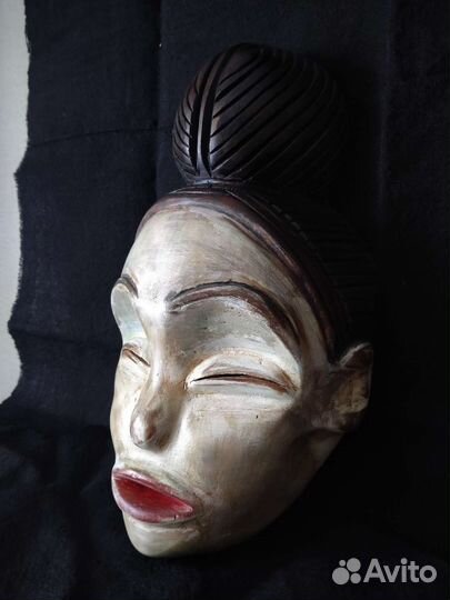 Маска в стиле африканского примитивизма