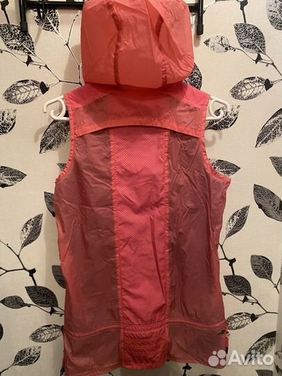 Жилетка женская спортивная