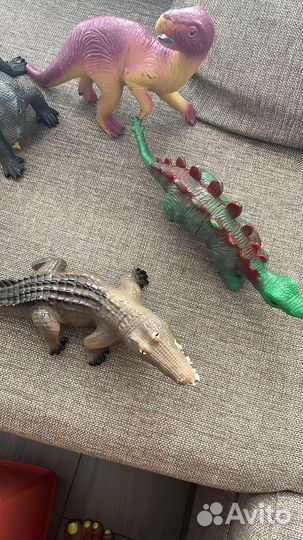 Фигурки животных и динозавров