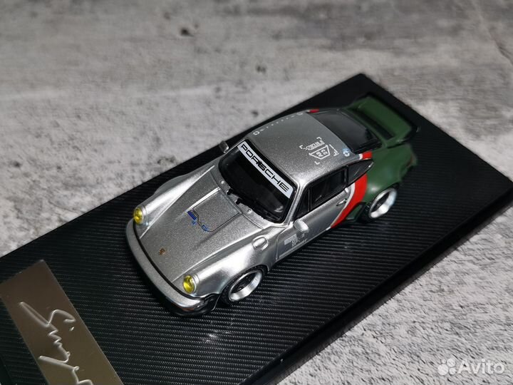 Porsche 911 turbo Cyberpunk 2077 модель 1:64