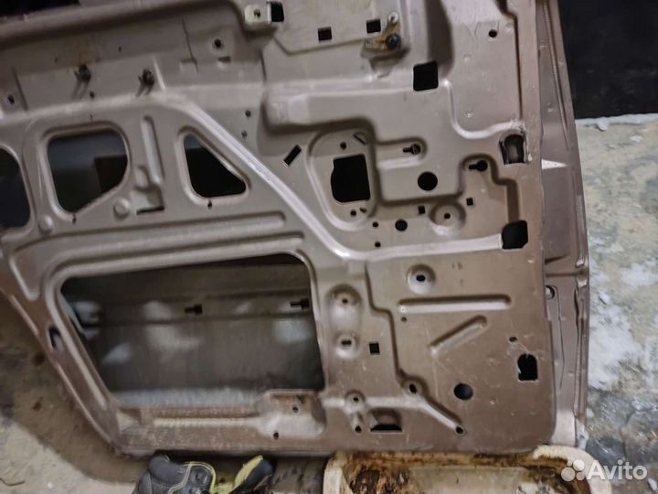 Дверь задняя w124