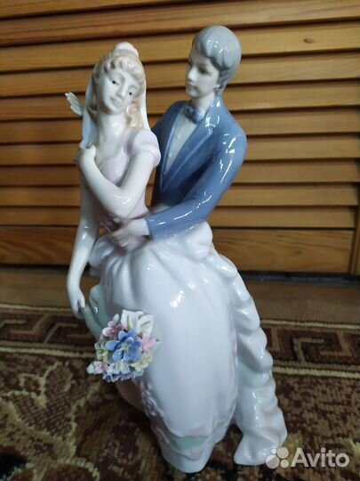 Фарфоровая статуэтка свадебная