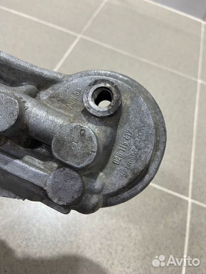 Корпус масляного фильтра Audi 80 B2 1985 г