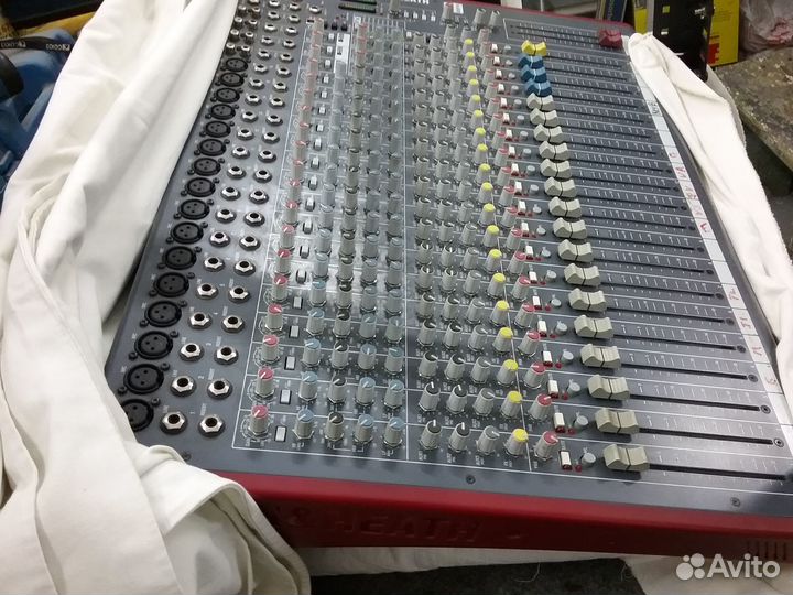 Микшерский пульт Allen Heath ZED 22 FX