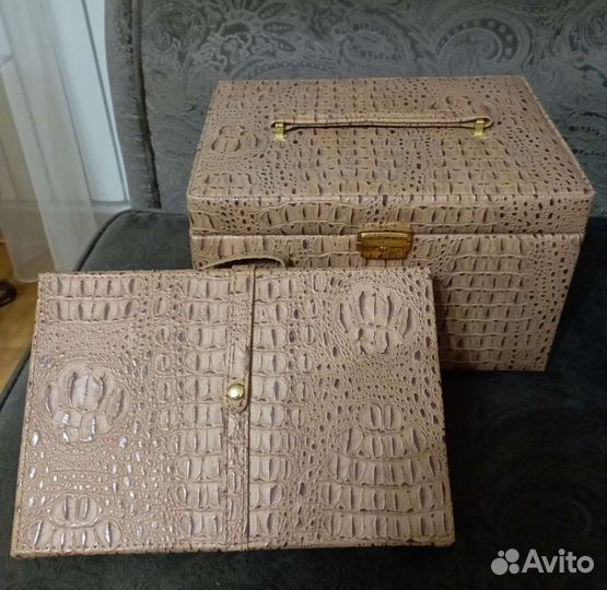 Шкатулка для ювелирных украшений