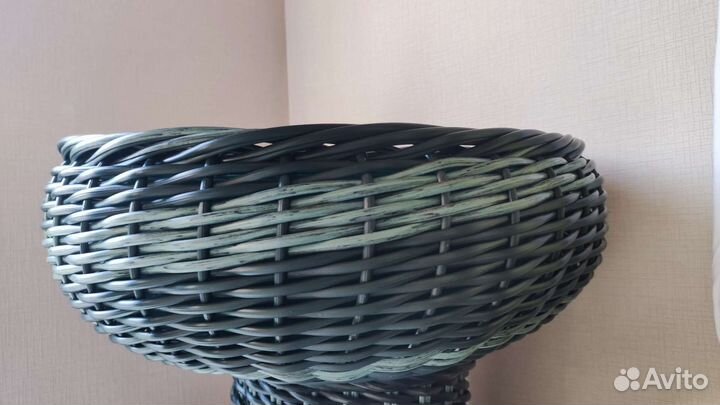Кашпо из ротанга для цветов уличное