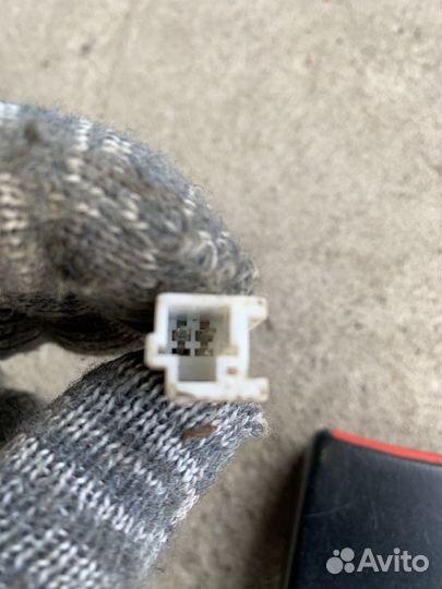 Замок ремня безопасности Nissan Primera P12