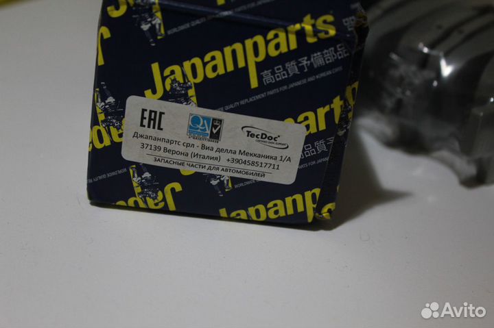 Тормозные колодки передние Toyota Avensis