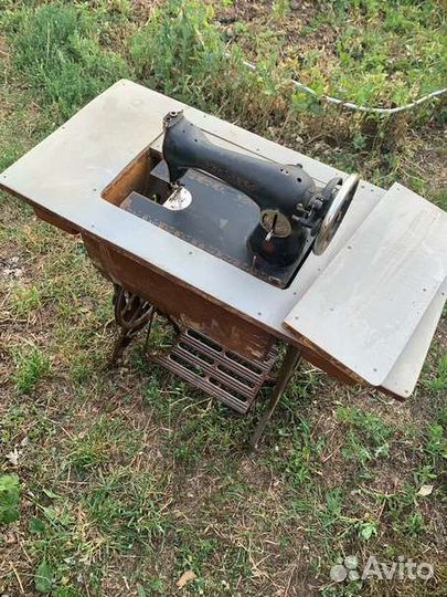 Швейная машинка зингер