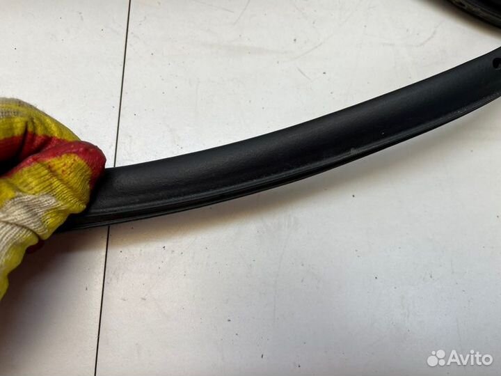 Уплотнитель двери передний правый Mazda Cx-7