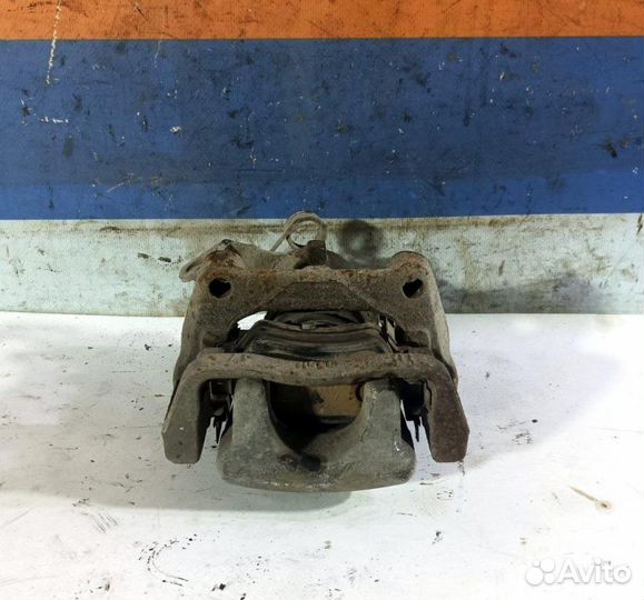 Суппорт тормозной задний левый Opel Astra H 2004