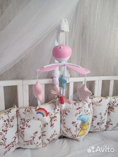 Музыкальный мобиль на кроватку