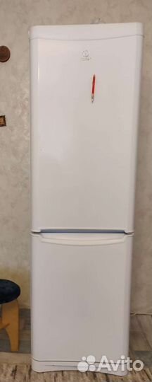 Холодильник Indesit двухкамерный