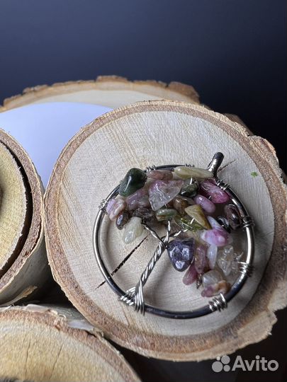 Кулон с натуральными камнями в форме древа жизни