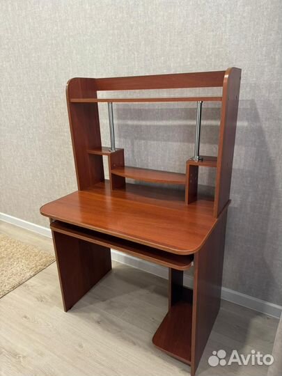 Компьютерный стол в отличном состоянии