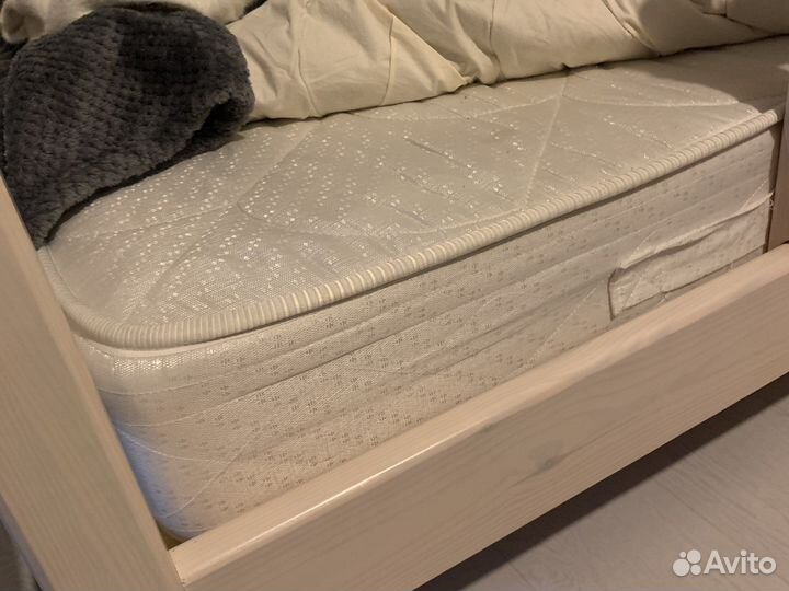 Детская кровать с матрасом