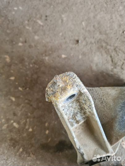 Кронштейн кузова LADA Largus K4M 2016