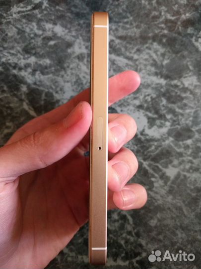 iPhone SE, 128 ГБ