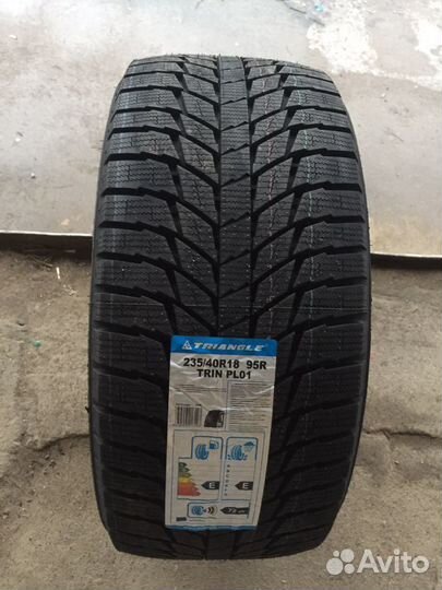 Triangle PL01 235/40 R18