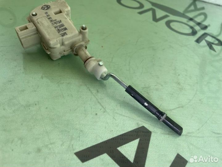 Замок лючка бензобака Volkswagen Touareg 7L