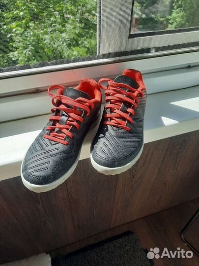 Бутсы футбольные сороконожки 28.5 и 31р