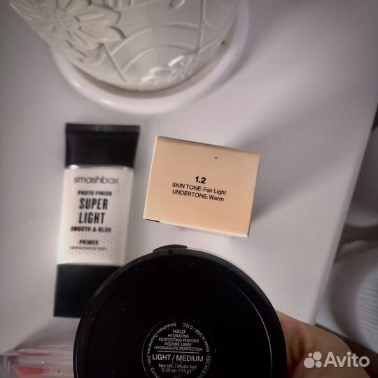 Пудра, тональный крем smashbox