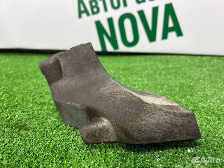 Кронштейн впускного коллектора Nissan Almera N16