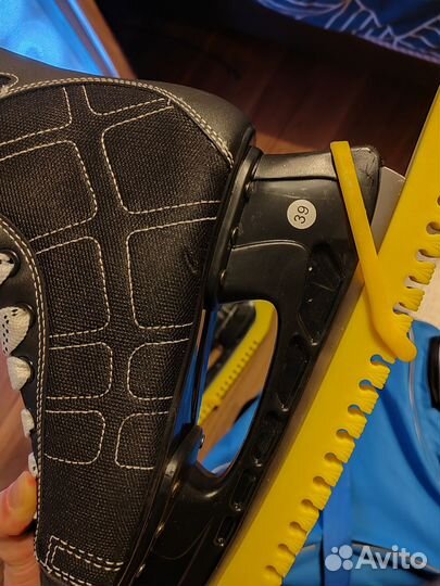 Коньки хоккейные 39 размер