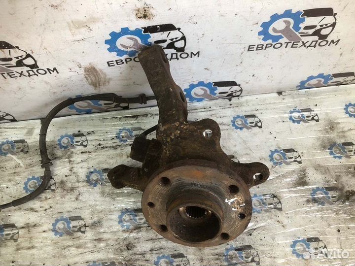 Кулак поворотный + ступица передний правый Renault