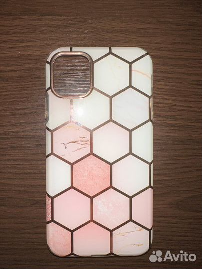 Чехлы на iPhone 11