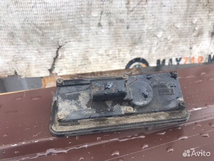 Кнопка багажника Ford Focus 2 седан 1.8 2010