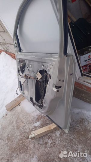 Дверь передняя правая на volkswagen polo