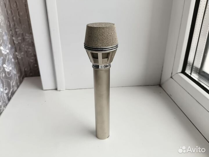 Винтажный микрофон 70-х AKG D190E