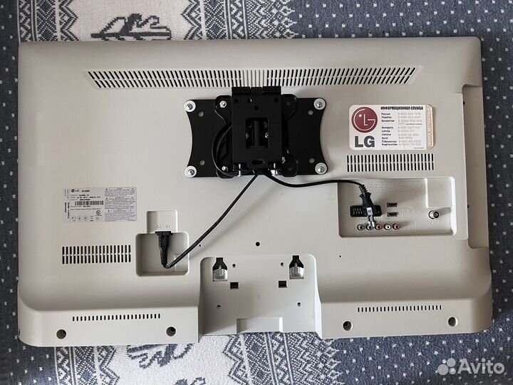 Телевизор LG белый