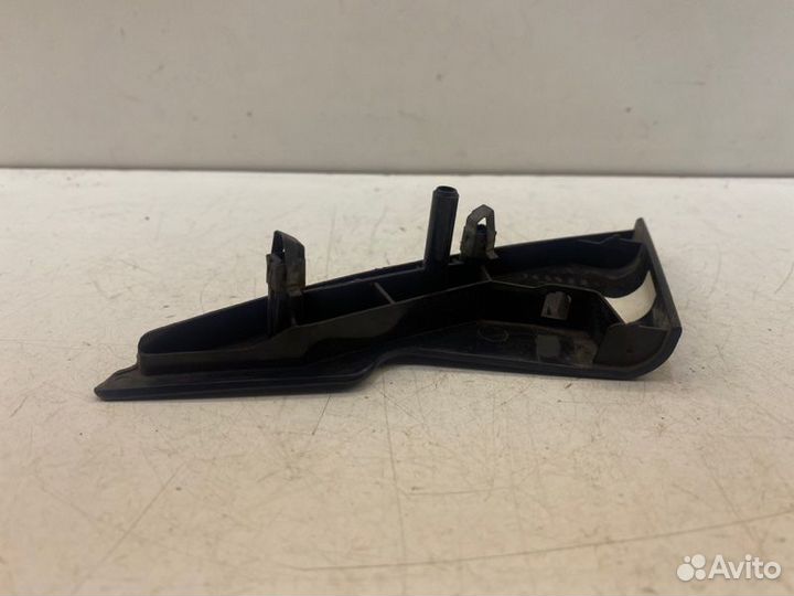 Накладка крепления зеркала передняя левая Mazda 6
