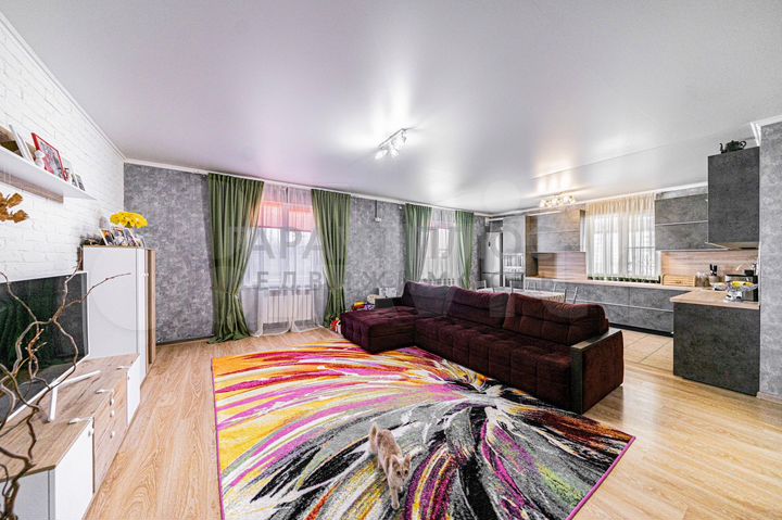 Коттедж 179 м² на участке 10 сот.