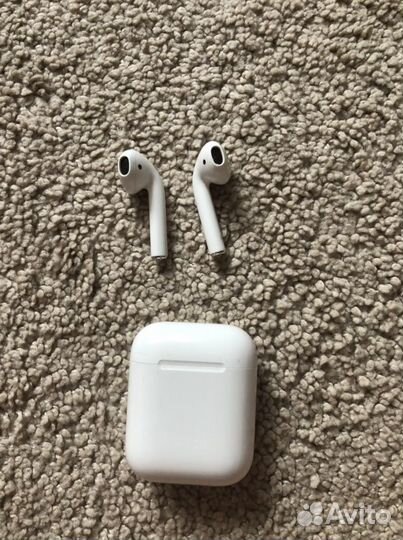 Беспроводные наушники Apple AirPods