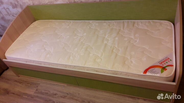Детская кровать с матрасом