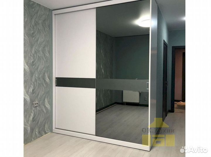 Книжный шкаф