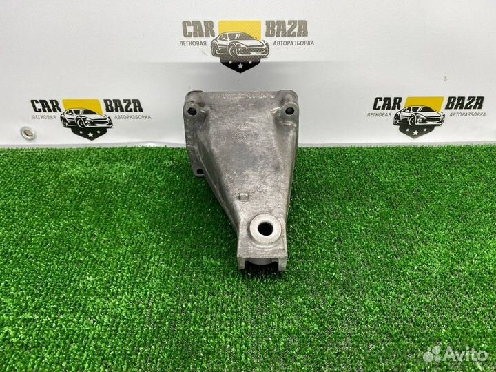 Кронштейн двигателя