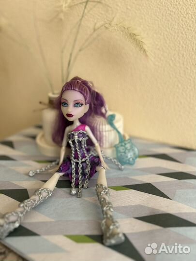Кукла Монстер Хай Спектра Вондергейст