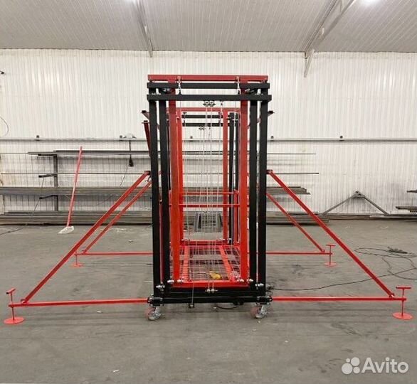 Строительные леса с электроподъемником