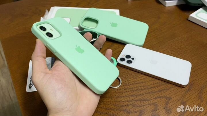 Чехол на iPhone 12