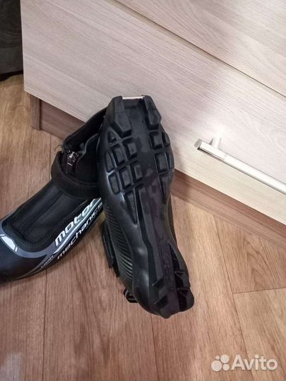 Лыжные ботинки