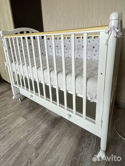 Детская кроватка с матрасом